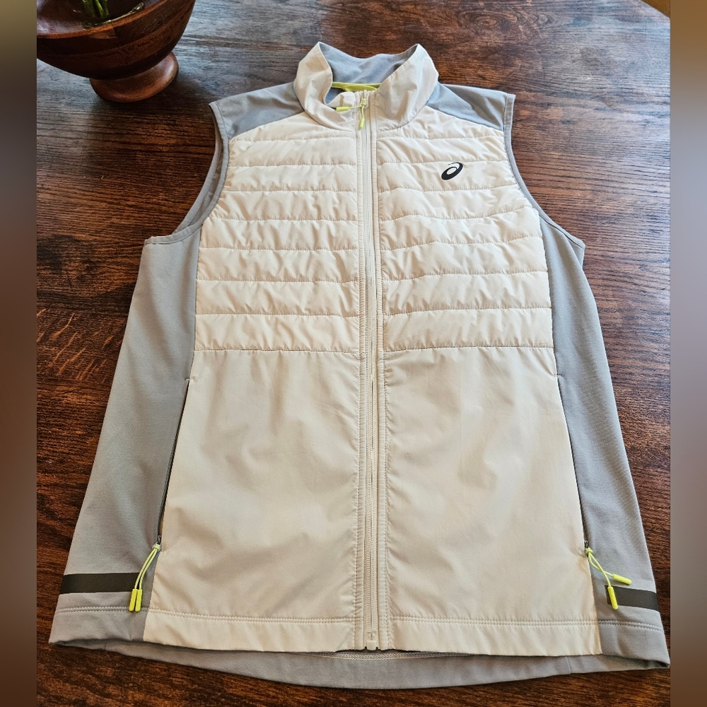 Worn Once: Asics Lightweight Puffer Vest Sz M